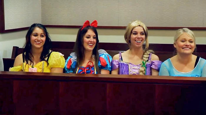audiencia-juzgado-personajes-disney-adopcion-danielle-koning (7)
