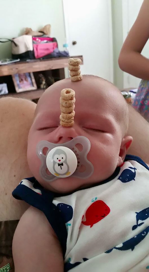 desafio-cheerio-padres-apilando-cereales-bebes (1)