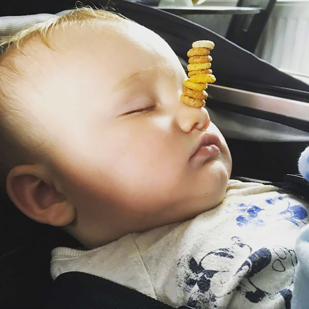desafio-cheerio-padres-apilando-cereales-bebes (5)