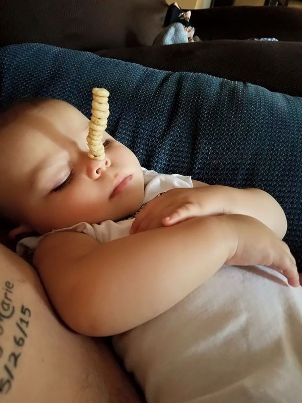 desafio-cheerio-padres-apilando-cereales-bebes (8)