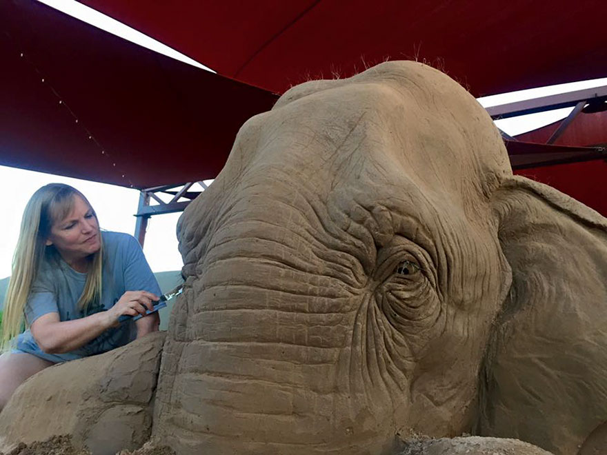 escultura-arena-elefante-raton-ajedrez-ray-villafane-sue-beatrice (4)
