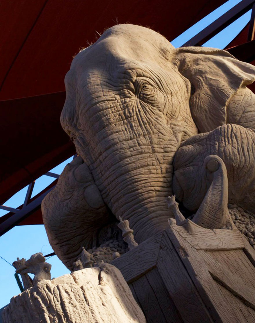escultura-arena-elefante-raton-ajedrez-ray-villafane-sue-beatrice (5)