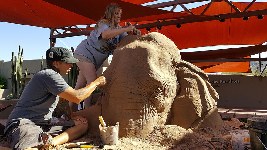 escultura-arena-elefante-raton-ajedrez-ray-villafane-sue-beatrice (8)