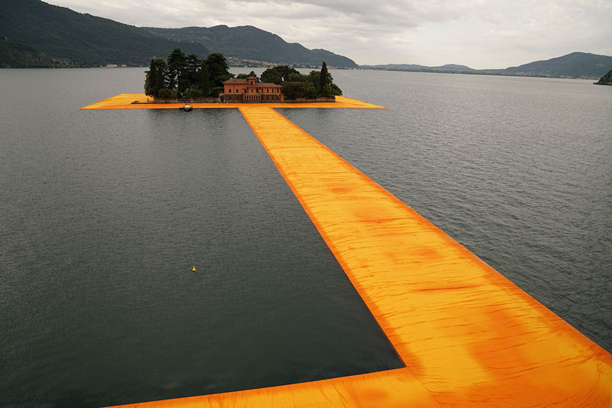 instalacion-artistica-embarcaderos-flotantes-christo-jeanne-claude-italia (3)