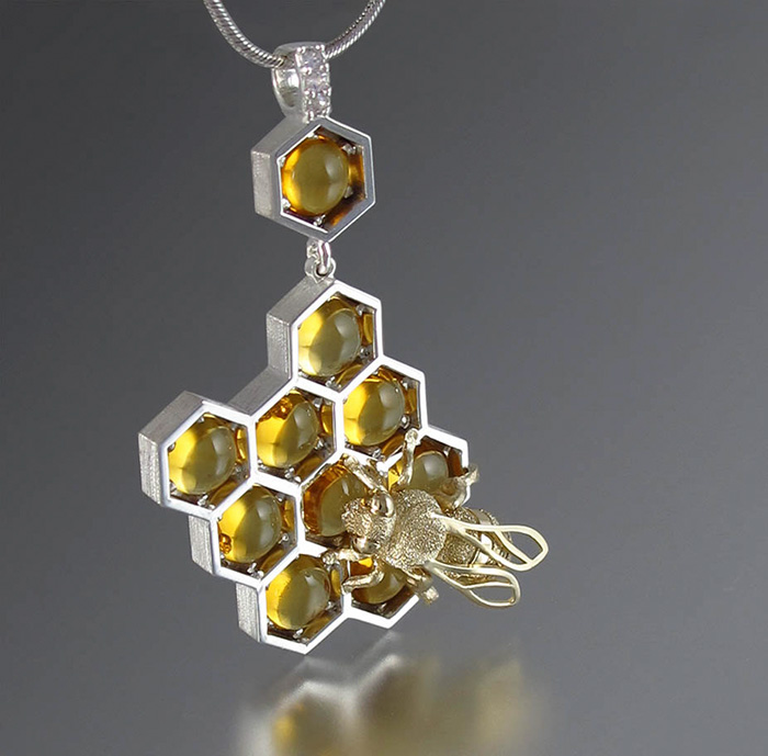 joyeria-abejas-miel-panal-winged-lion (10)