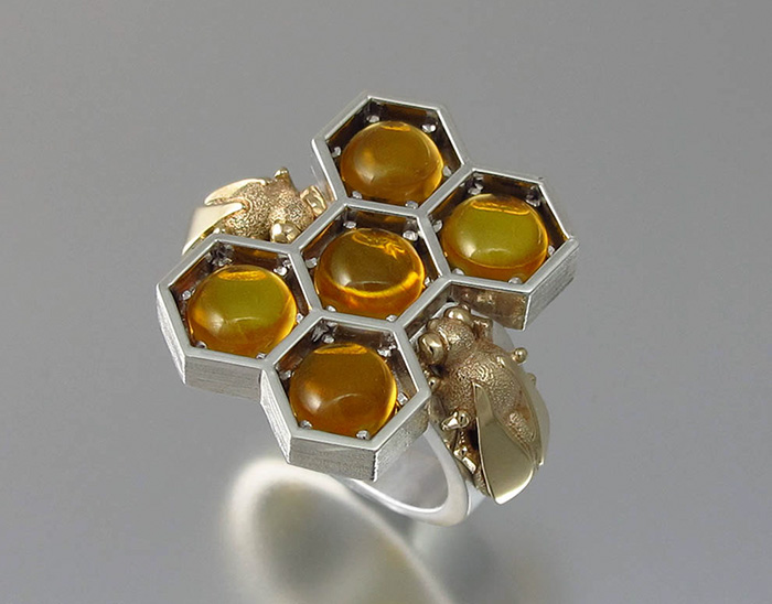 joyeria-abejas-miel-panal-winged-lion (14)