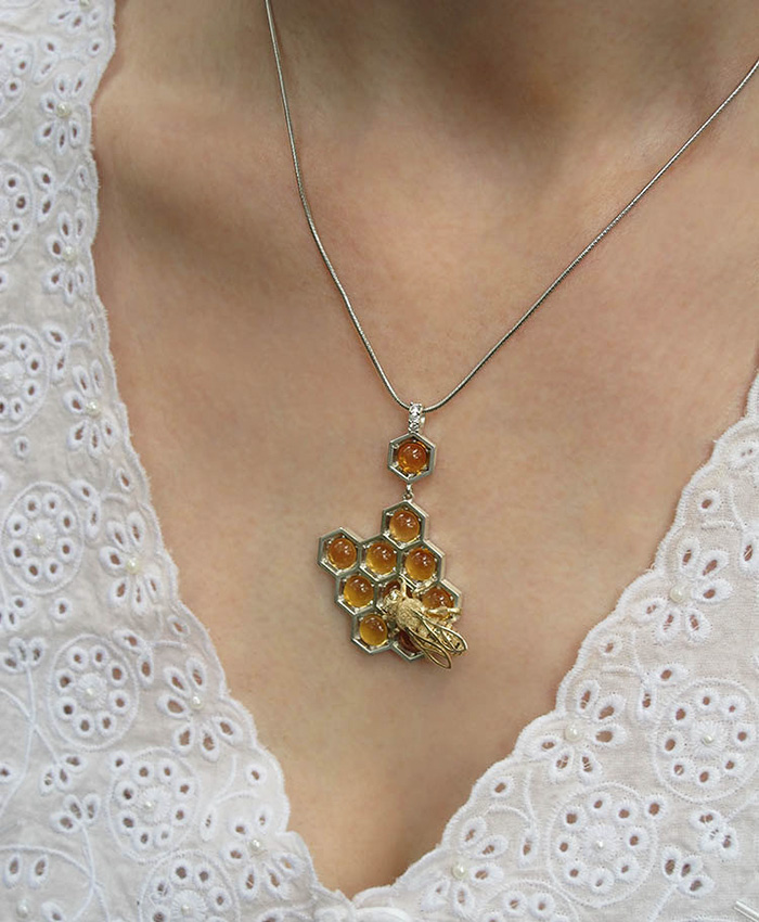 joyeria-abejas-miel-panal-winged-lion (2)