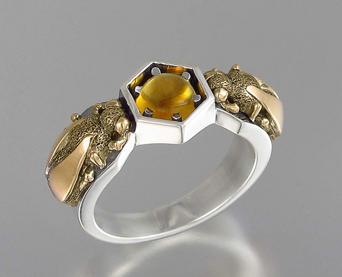 joyeria-abejas-miel-panal-winged-lion (7)
