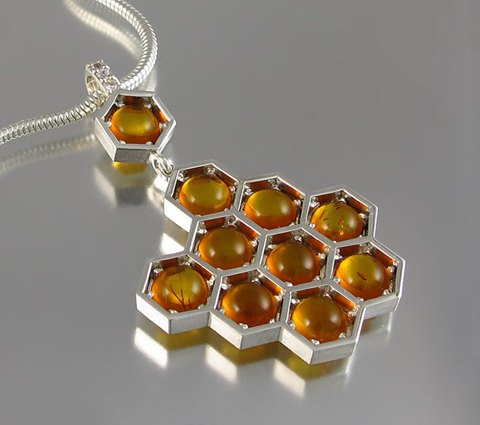 joyeria-abejas-miel-panal-winged-lion (9)