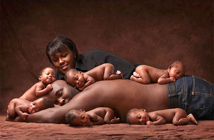 Los sextillizos McGhee recrean su foto viral 6 años después
