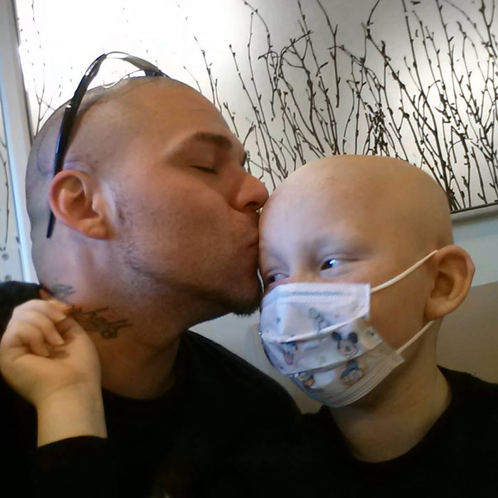 tatuaje-padre-cicatriz-cancer-hijo (2)