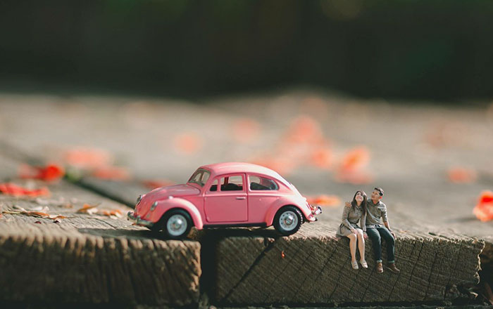 Este fotógrafo de bodas convierte a las parejas en personas diminutas