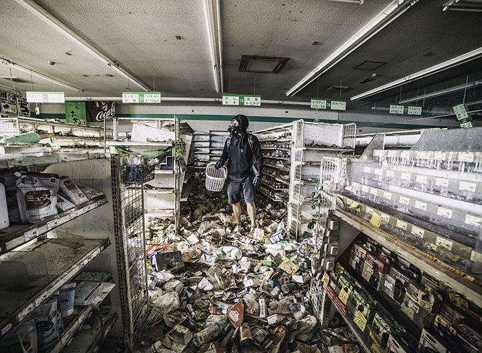 Este fotógrafo se coló en la zona de exclusión de Fukushima y publicó fotos nunca vistas de ciudades abandonadas desde 2011