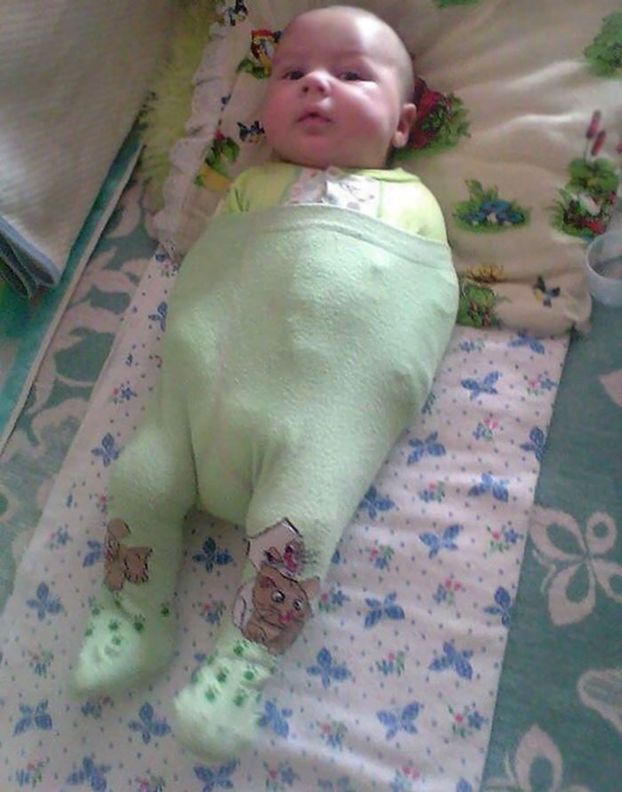 padre-fallo-vistiendo-bebe (3)