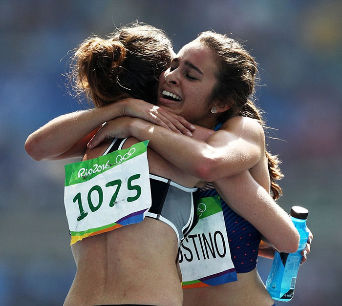 atletas-olimpicas-ayudandose-abbey-dagostino-nikki-hamblin (2)