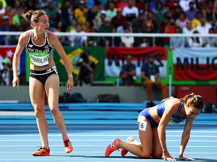 atletas-olimpicas-ayudandose-abbey-dagostino-nikki-hamblin (3)
