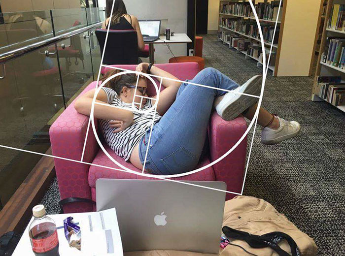 chica-dormida-universidad-batalla-photoshop (11)