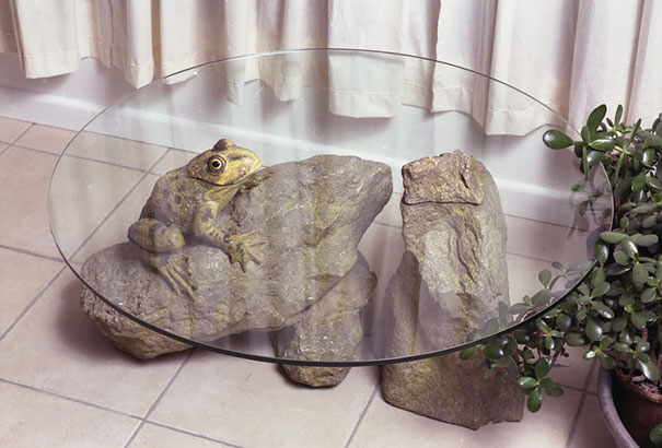 diseno-mesas-animales-saliendo-agua-derek-pearce (3)