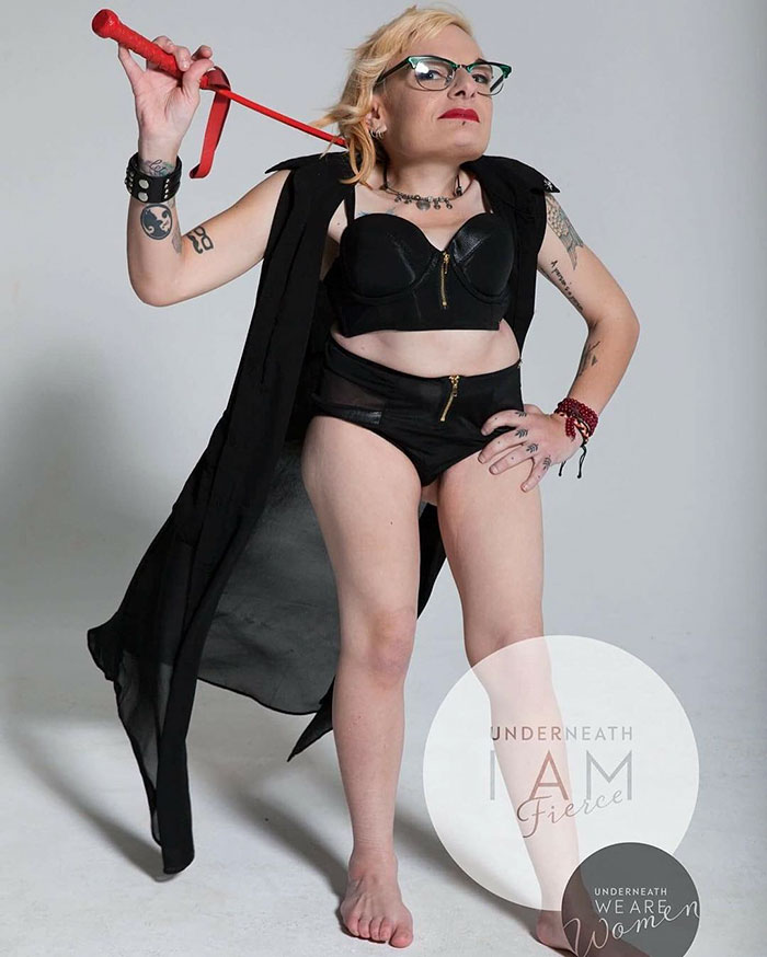 fotografia-mujeres-estereotipos-belleza-undernearth-were-women-amy-herrman (12)