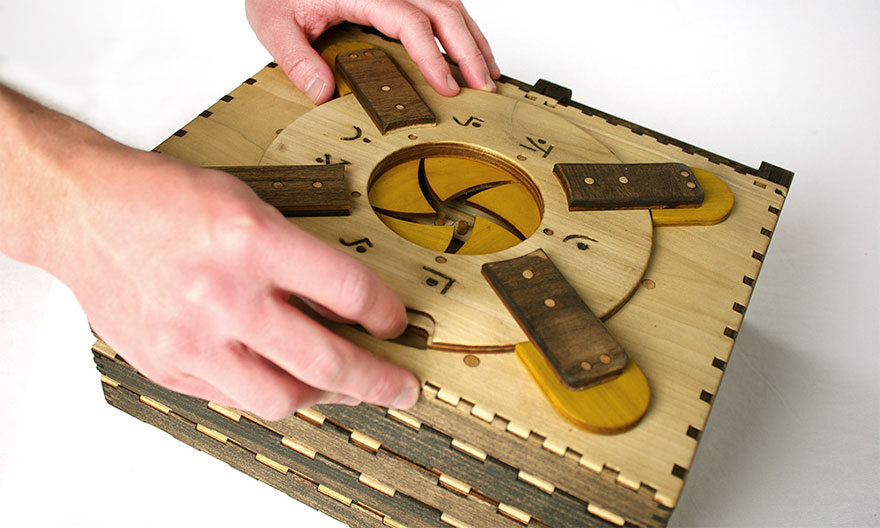 libro-puzzle-madera-codex-silenda (6)