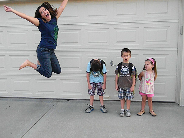 padres-celebrando-vuelta-cole-hijos (5)