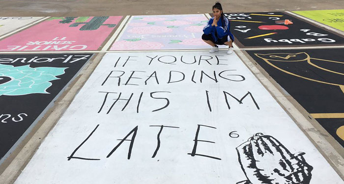 Estos estudiantes pintan sus plazas de aparcamiento y se vuelven virales en Twitter