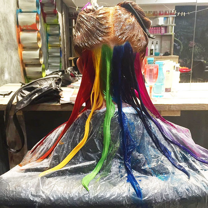 tendencia-peluqueria-cabello-arco-iris-oculto-carla-rinaldi (2)