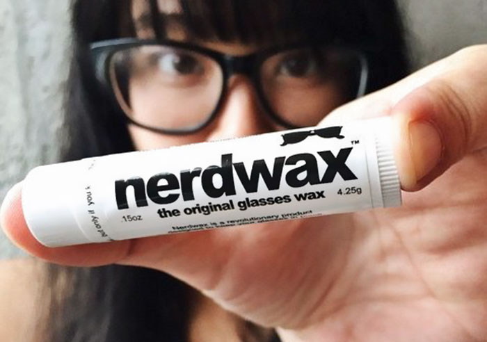 «Nerdwax» hará que tus gafas dejen de resbalarse por la nariz
