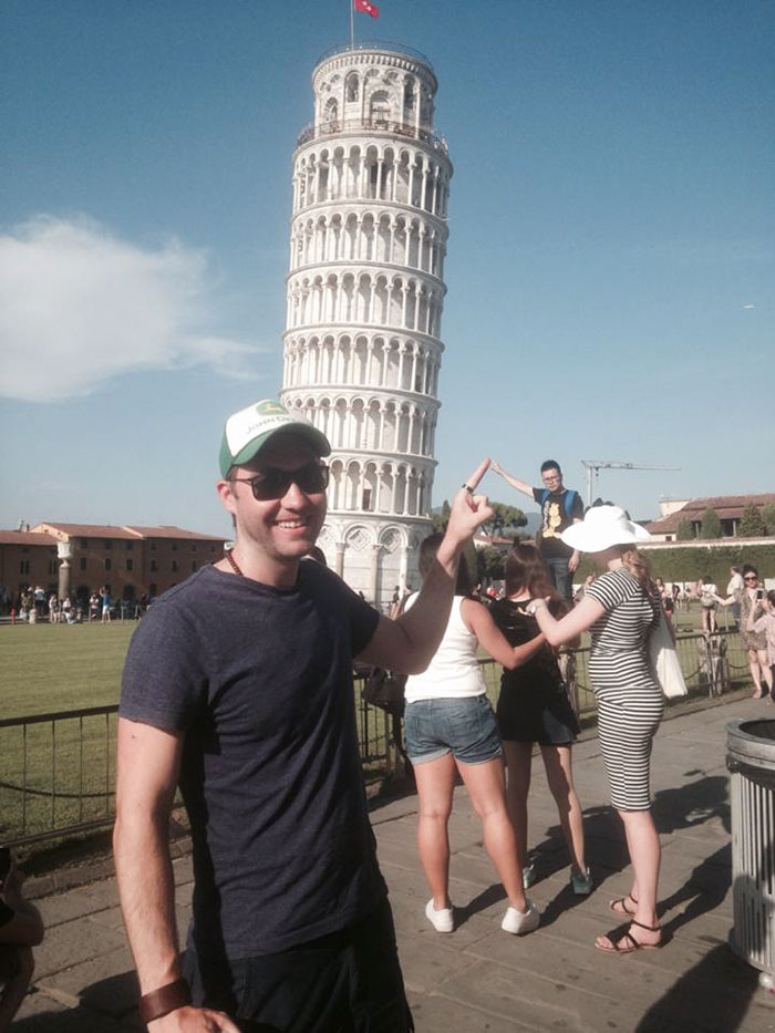 fotos-divertidas-troll-turistas-torre-pisa (1)