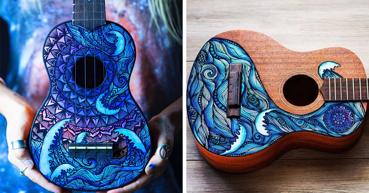 Instrumentos musicales convertidos en arte con diseu00f1os detallados y colores azules vibrantes sobre guitarras pequeu00f1as.