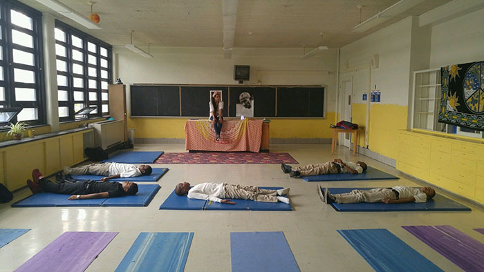 meditacion-ninos-escuela-robert-coleman-baltimore (5)