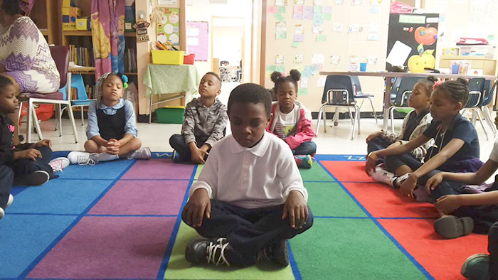 meditacion-ninos-escuela-robert-coleman-baltimore (7)