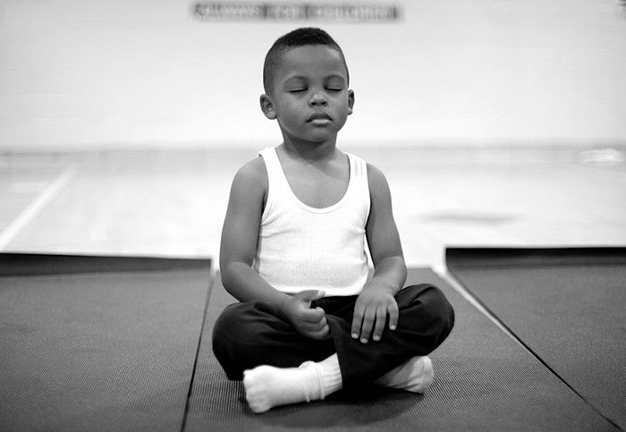 Esta escuela cambió los castigos por meditación y los resultados son sorprendentes