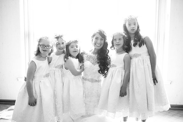 alumnos-sindrome-down-invitados-boda-profesora-kinsey-french (6)