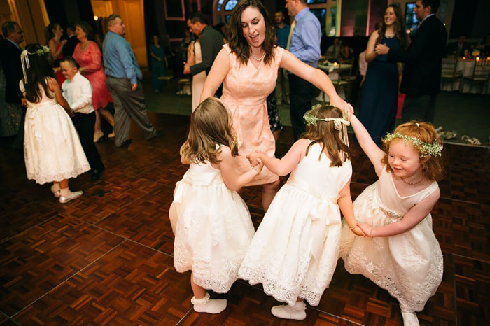 alumnos-sindrome-down-invitados-boda-profesora-kinsey-french (8)