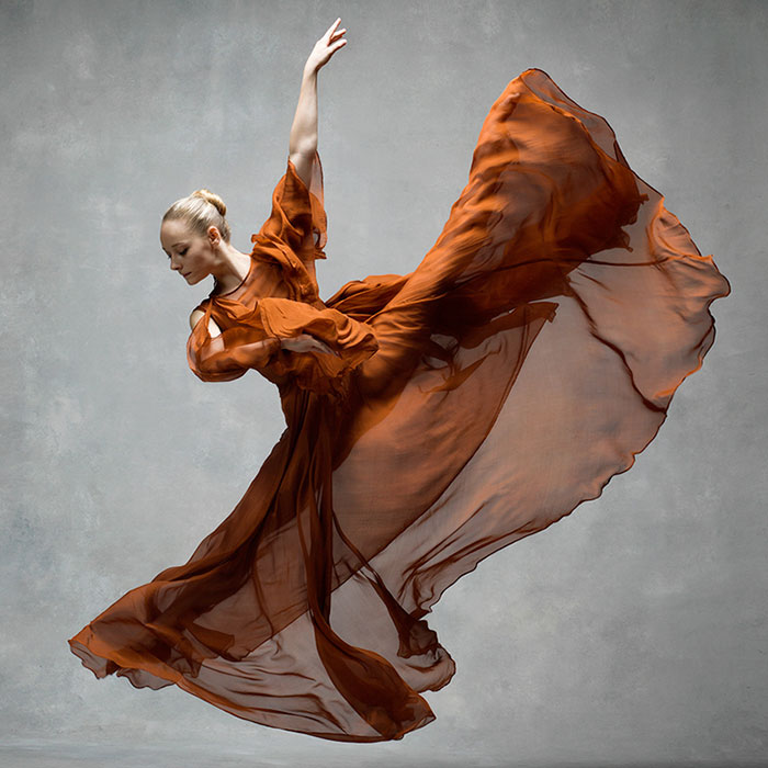 15 Fotos impresionantes de bailarines en movimiento mostrando la extraordinaria gracia de sus cuerpos