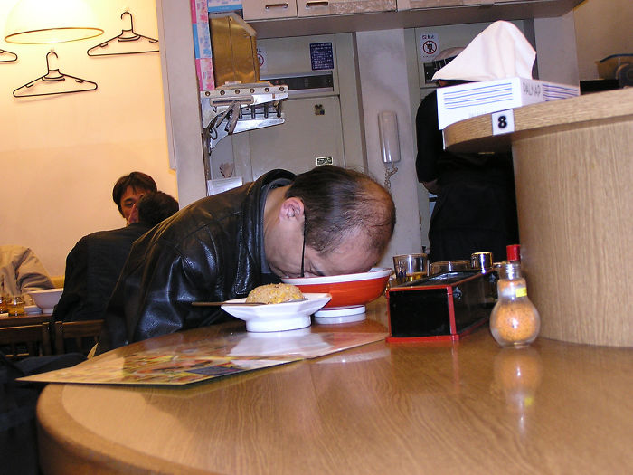 Japoneses Durmiendo, Deporte Secreto De Los Nipones.
