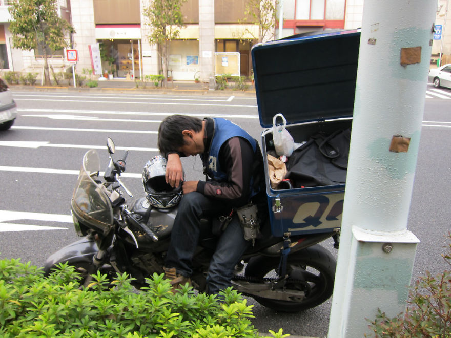 Japoneses Durmiendo, Deporte Secreto De Los Nipones.