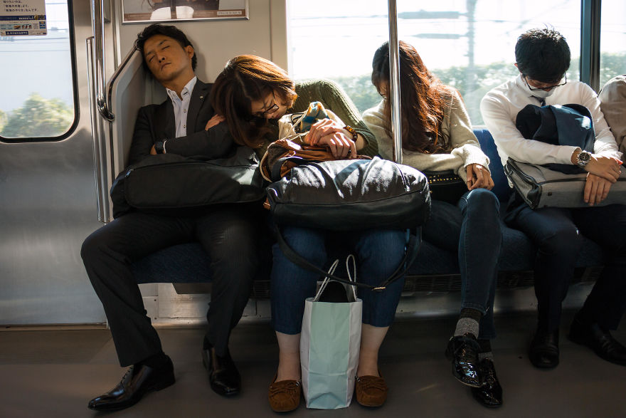 Japoneses Durmiendo, Deporte Secreto De Los Nipones.