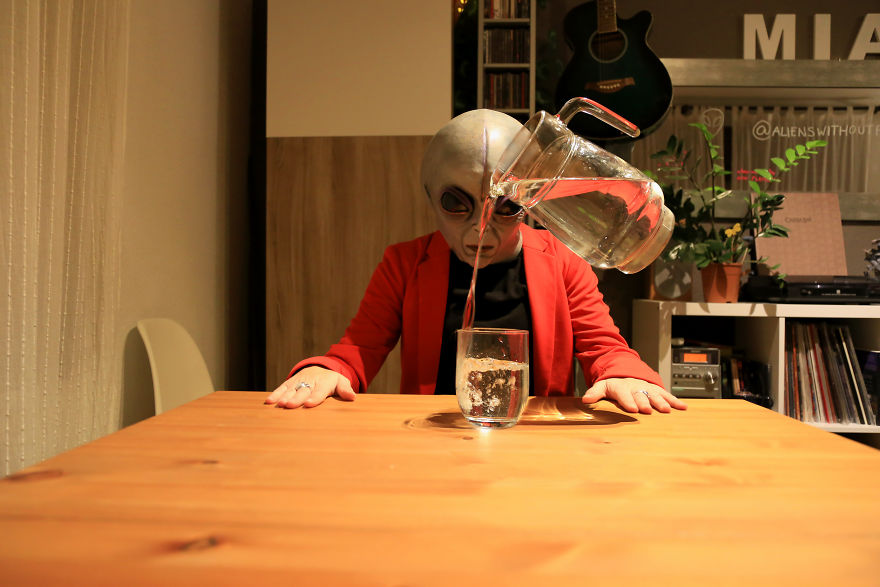 Una Pareja De Aliens Decide Viajar Por Todos Lados Y Este Es El Resultado +10 Fotos