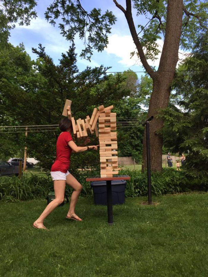 Jugando A La Jenga Gigante, Mi Esposa Perdió