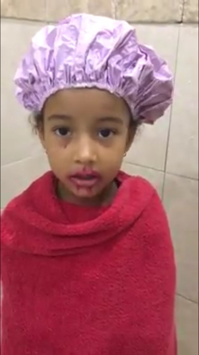 Con El Lipstick De La Hermana, Mientras Todos Dormian, Pero Insiste Que No Fué Ella.....