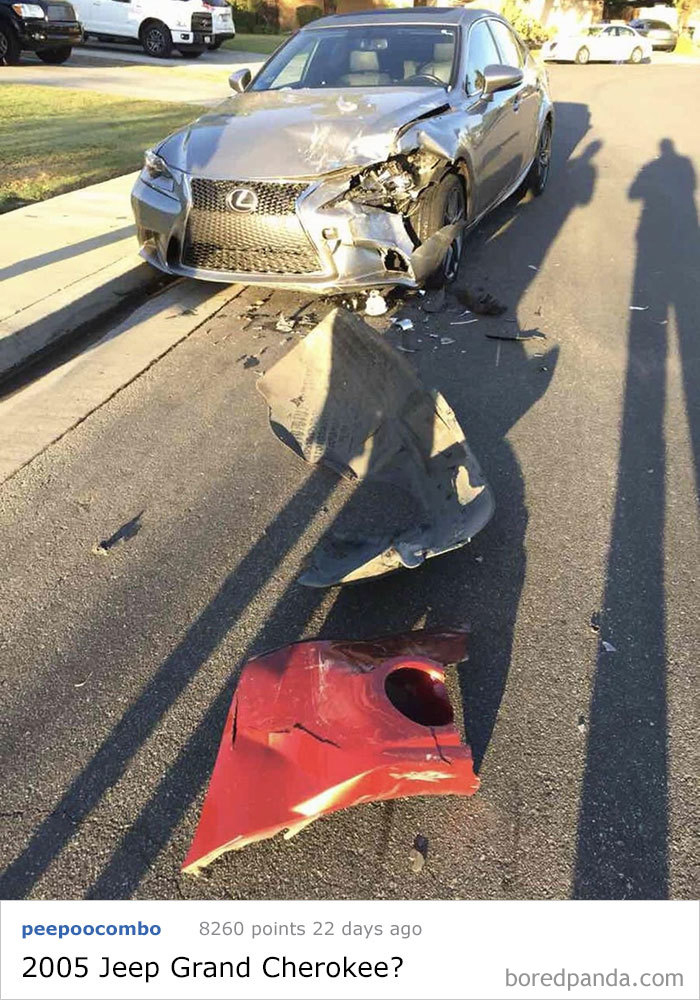 Le Ha Golpeado Un Coche Y Ha Huido, Intentamos Identificarlo Con El Trozo Que Ha Dejado