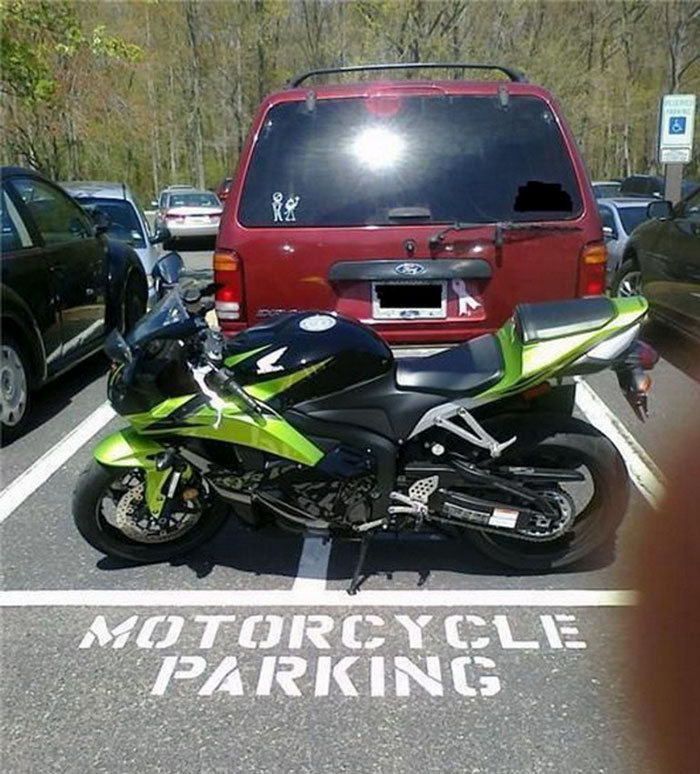 Aparcamiento Para Motos...