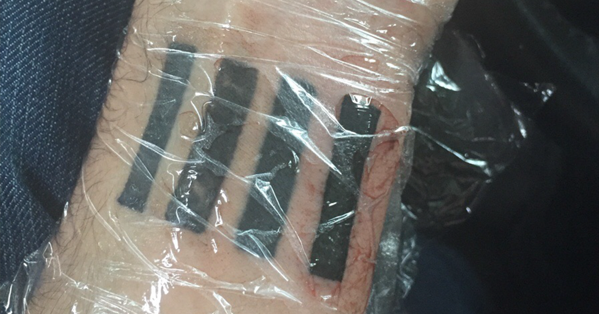 40 Elocuentes tatuajes y las conmovedoras historias tras ellos