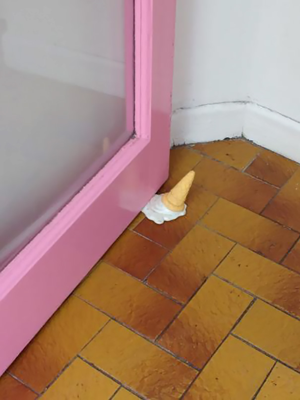 Tope De La Puerta En Una Heladería