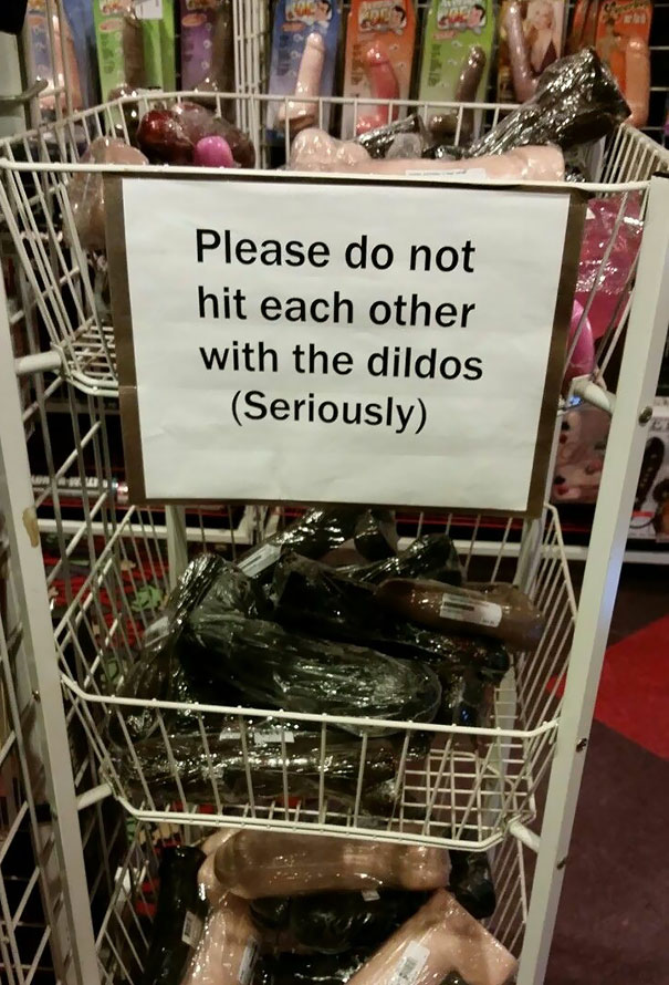 "Por Favor, No Se Golpeen Con Los Dildos. (Es En Serio)"