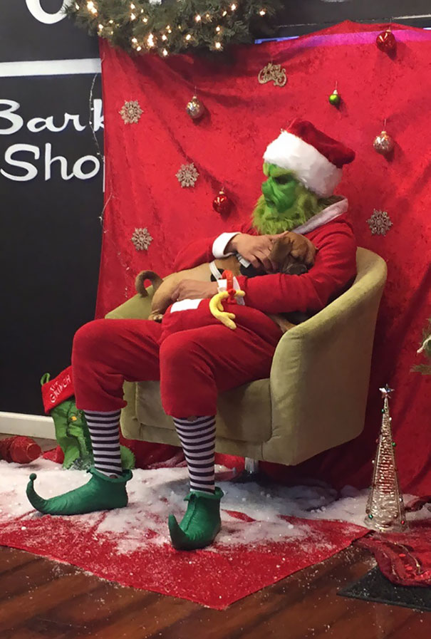 En Esta Barbería Sienten El Espíritu Navideño