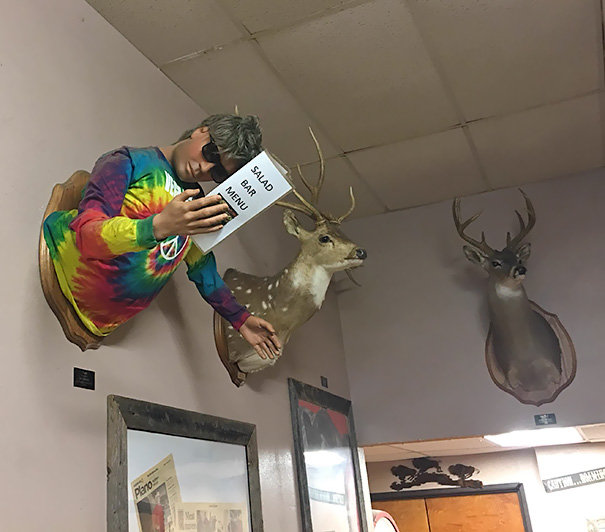 En Esta Carnicería Tienen Colgado Un Vegano En La Pared Como Trofeo