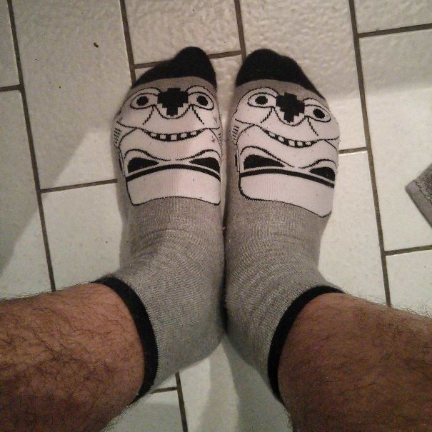 Pensaba Que Estos Calcetines De Star Wars Era Muy Monas Hasta Que Me Las Puse Y Vi Esta Cara Mirándome